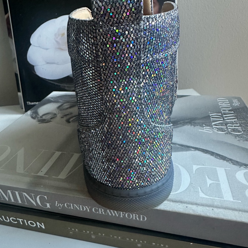 Women’s Christian Louboutin Glitter Sneaker. Only Worn Twice . Size 38 1/2 - Picture 8 of 10